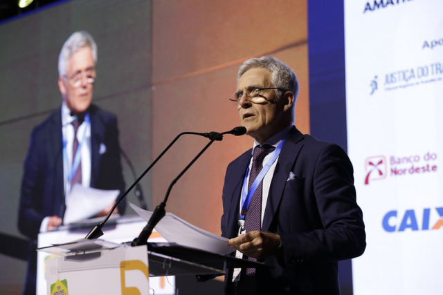 Judiciário pode contribuir para nova ordem mundial pautada pelo trabalho decente, afirma especialista da OIT								